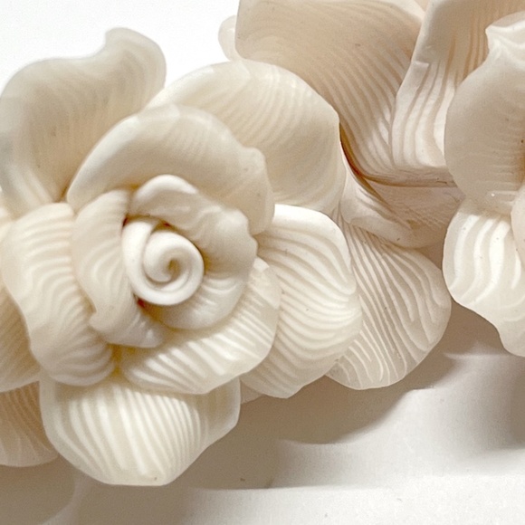 As Low As $2 Lightweight Polymer Clay Striped White Rose Beads 25mm x 16mm (5) - Picture 3 of 4